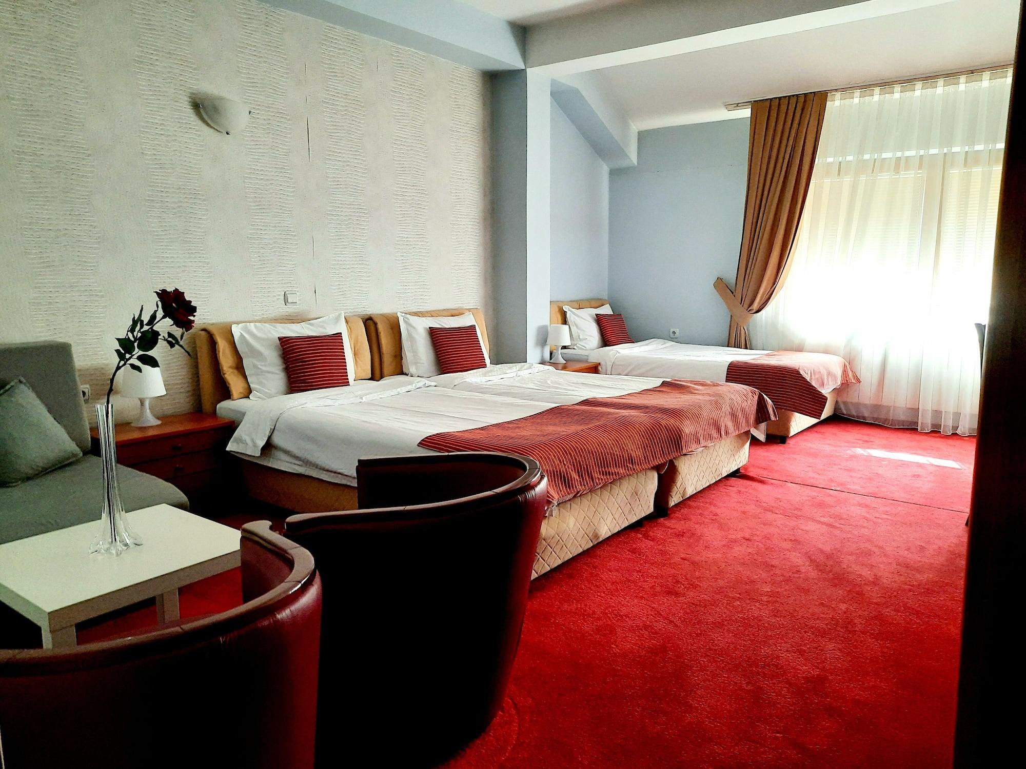 Hotel Aristocrat & Fish Restaurant 斯科普里 外观 照片