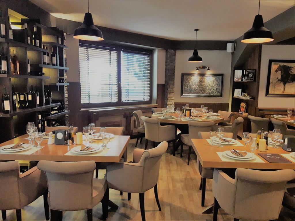 Hotel Aristocrat & Fish Restaurant 斯科普里 外观 照片