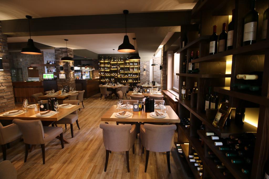 Hotel Aristocrat & Fish Restaurant 斯科普里 外观 照片