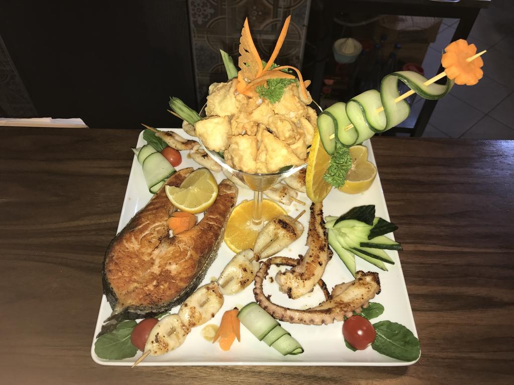 Hotel Aristocrat & Fish Restaurant 斯科普里 外观 照片