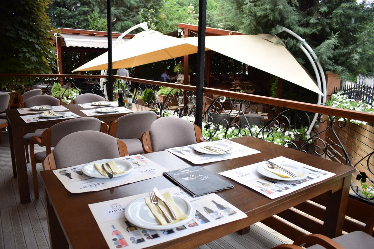 Hotel Aristocrat & Fish Restaurant 斯科普里 外观 照片