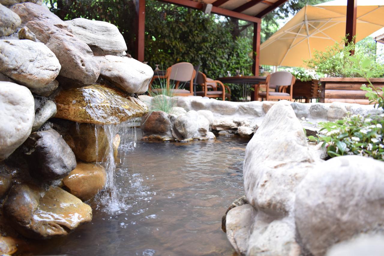 Hotel Aristocrat & Fish Restaurant 斯科普里 外观 照片
