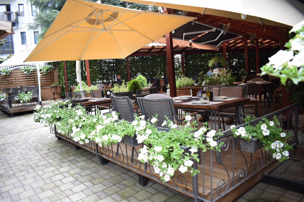 Hotel Aristocrat & Fish Restaurant 斯科普里 外观 照片