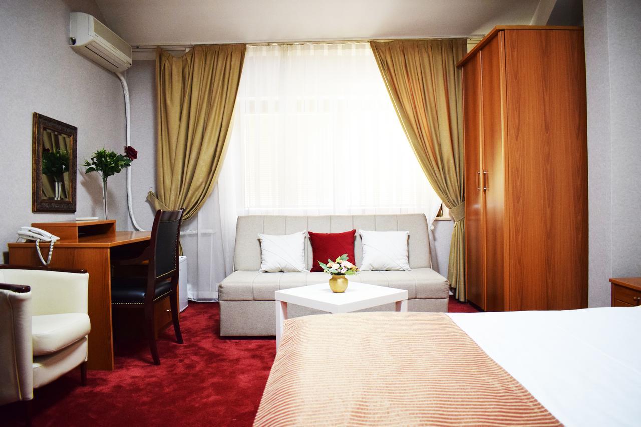 Hotel Aristocrat & Fish Restaurant 斯科普里 外观 照片