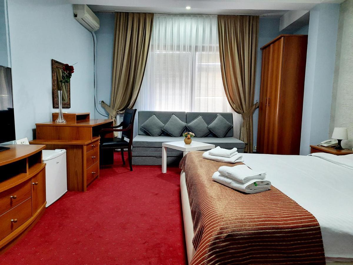 Hotel Aristocrat & Fish Restaurant 斯科普里 外观 照片